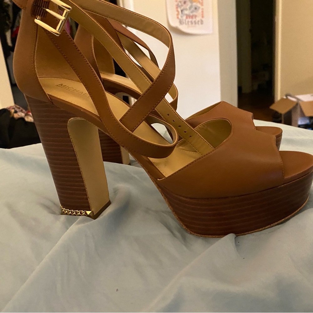 Michael Kors Tan Cuban Link Pump Sandals